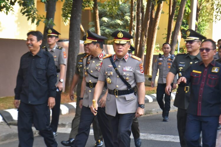 Irjen Pol.Helmy Santika Pimpin Upacara Hari Juang Polri 2024 di Polda Lampung.