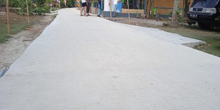 Aparatur Pekon Pasir Ukir ,Rame Rame Menolak Jika Proyek Rabat Beton Di FHO 