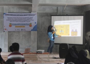 Tim PKM ITERA Kembangkan Sabun Cuci Tangan dari Fermentasi Kombuca Nanas di Sekolah Alam Lampung