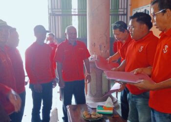 Pasukan Elit Inti Rakyat ( PETIR ) Lampung Selatan Serahkan SK Untuk 5 Pengurus Kecamatan