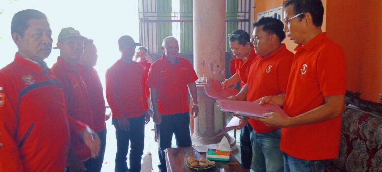 Pasukan Elit Inti Rakyat ( PETIR ) Lampung Selatan Serahkan SK Untuk 5 Pengurus Kecamatan