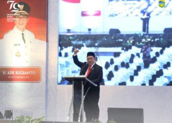 Pengukuhan 1008 Paskibra Bupati Ade”Paskibra Bukan Hanya Bertugas mengibarkan Bendera Tetapi Menjadi Penerus Dan Calon Pemimpin Yang Memiliki Kecintaan Terhadap Tanah Air”