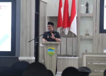 Bupati Tasikmalaya Ade Sugianto mengukuhkan 141 Perpanjangan Masa Jabatan Kepala Desa