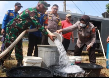 Tanggap Keluhan Warga, Polres Lampung Selatan Salurkan Air Bersih ke Desa Babatan, Katibung