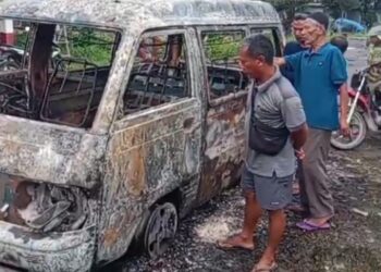 Sebuah Mobil Milik Warga Pulo Jaya Palas Hangus Terbakar