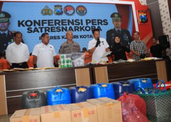 Polres Kediri Kota Amankan Tersangka Jual Miras Oplosan Es Moni yang Viral di Medsos
