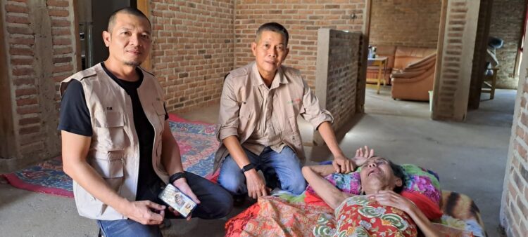 Relawan fauzi-Laras Peduli, Kunjungi Masyarakat Yang Sedang Sakit Di Pekon Pagelaran Pringsewu 