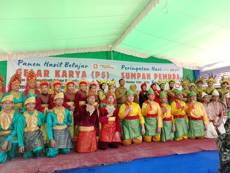 SMPN 1 Palembang Gelar Peringatan Hari Sumpah Pemuda Ke-96, Dengan Karnaval Pakaian Adat