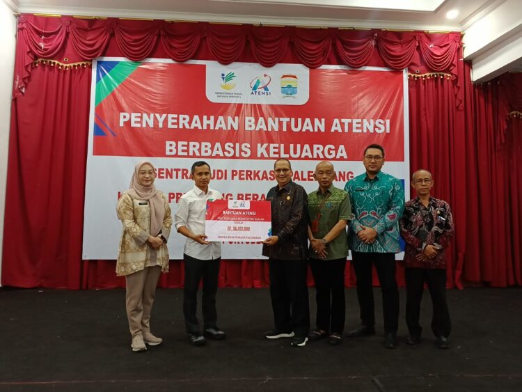 Penyerahan Bantuan Atensi Berbasis Keluarga, Sentra Budi Perkasa Palembang Kepada PPKS Yang Beraktifitas Dijalanan