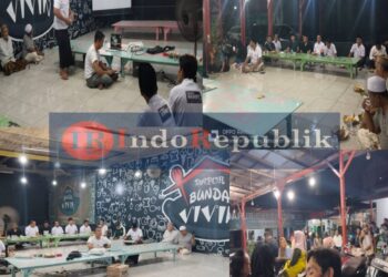 Sahabat MANDAT dan Relawan BM Trunojoyo Sampang Nobar Debat Kandidat Putaran Pertama di RM Bunda Vivin