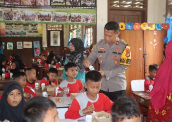 Polres Lampung Selatan Gelar Program Makan Bergizi Gratis di SDN 2 Way Lubuk