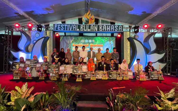 Festival Bulan Bahasa dan Hari Santri 2024 di MAN 2 Jombang: Merajut Keberagaman Etnik dalam Pembentukan Karakter Bangsa