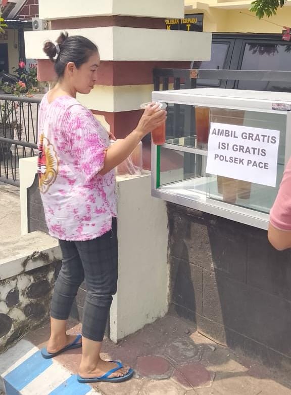 Polsek Pace Gelar Program Jumat Berkah, Wujud Kepedulian Polri terhadap Masyarakat