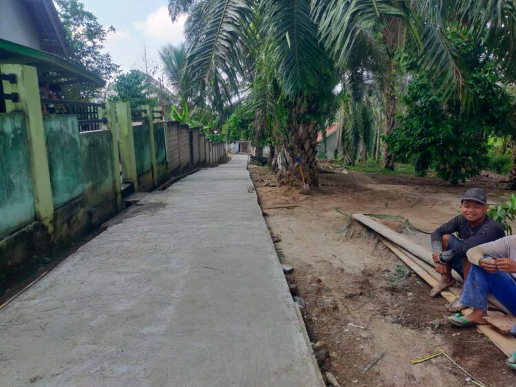 ADD Tahap II 2024 Untuk Kepentingan Masyarakat Pj Kakon Bumi Rejo Bangun Rabat Beton