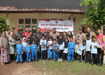 Kapolres Lampung Selatan Tampak Berkaca – Kaca Saat Menyapa Siswa SDN Kecil Babulang