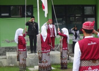 Kepala SMAN 1 Wates, Bapak Purnomo, Berikan Ucapan Selamat Hari Guru Nasional Tahun 2024