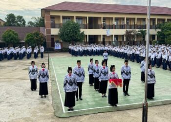 SMPN 52 Palembang Merayakan Hari Guru Nasional 2024 Di Sekolah