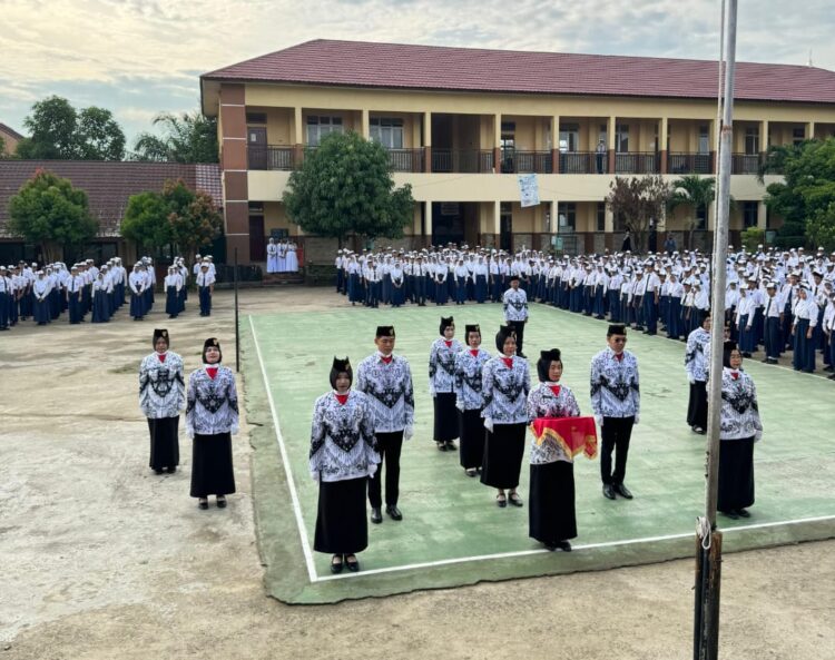SMPN 52 Palembang Merayakan Hari Guru Nasional 2024 Di Sekolah