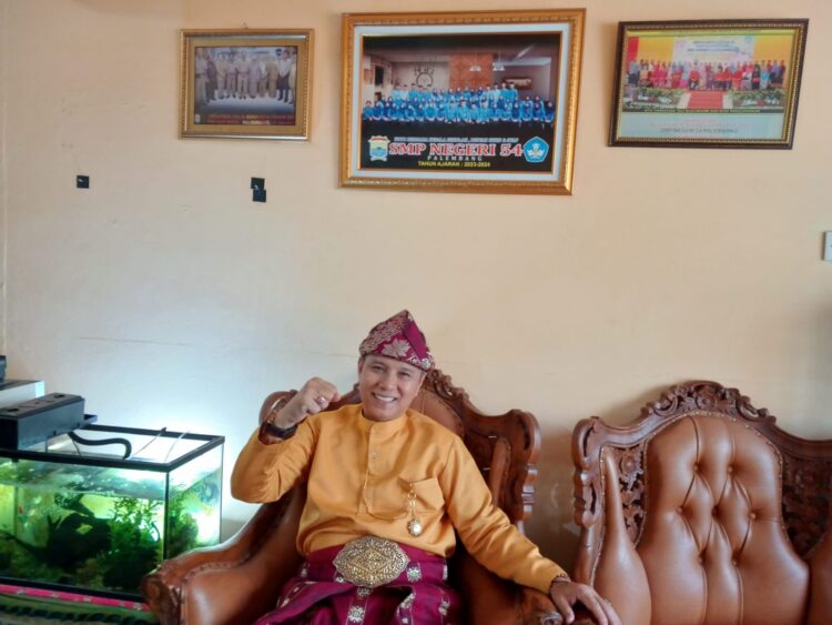 Zainul Arifin Kepsek SMPN 54 Palembang Mengucapkan Selamat Hari Guru Nasional