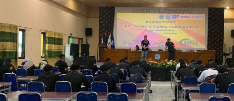 Rekrutmen PT. Midi Utama Indonesia di SMKN 1 Udanawu Berjalan Lancar