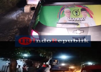 Lama Tak Diperbaiki, Relawan MANDAT Gotong Royong Perbaiki Jalan Lintas Desa di Sampang