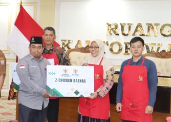 Acara pembekalan dan penyerahan buku rekening penerima manfaat Baznas Microfinance Masjid (BMM) dan penyerahan penerima manfaat Z Chiken BAZNAS kota Palembang