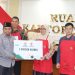 Acara pembekalan dan penyerahan buku rekening penerima manfaat Baznas Microfinance Masjid (BMM) dan penyerahan penerima manfaat Z Chiken BAZNAS kota Palembang