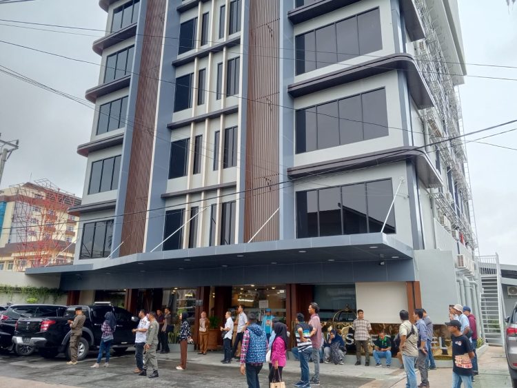 Pemkot Melakukan Peninjauan Lapangan Parkside’s Hotel, Anton Nurdin : Kami Berharap Segel Ini Segera Dibuka