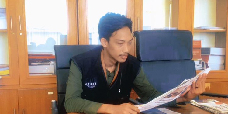Kabel Semrawut Mengancam Keselamatan Masyarakat, Kadis Perkim Balam Diminta Diganti