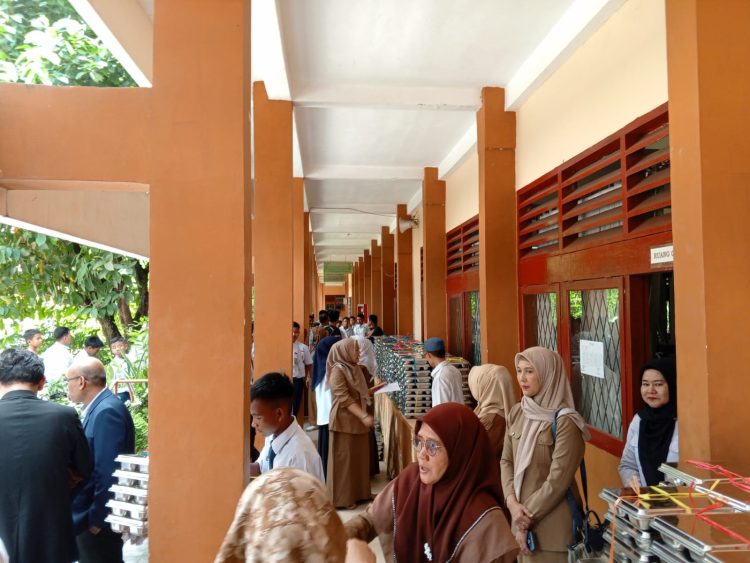 Pelaksanaan Kegiatan Makan Bergizi Gratis (MBG) Di SMPN 40 Palembang