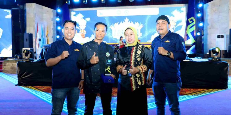 IWO Lampung Terima Penghargaan Anugerah Be Strong dari Universitas Lampung