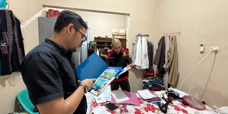 Tim Kejari Pringsewu Amankan Dokumen Penting di Rumah Kediaman HI 
