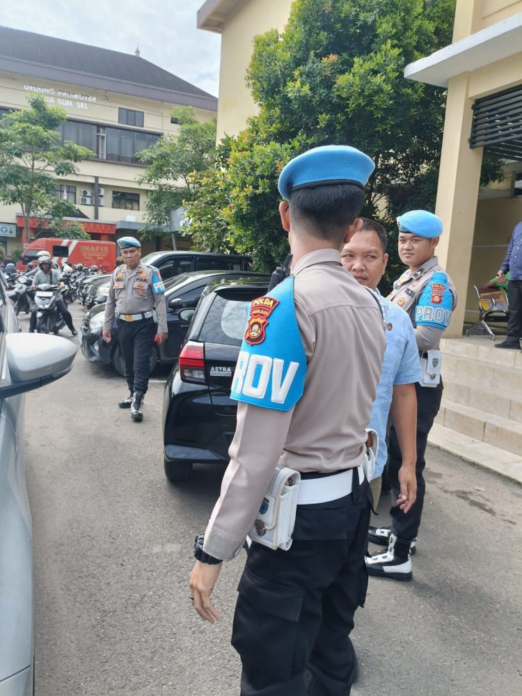 Operasi Penertiban Terhadap Kendaraan Yang Parkir Tidak Sesuai Aturan