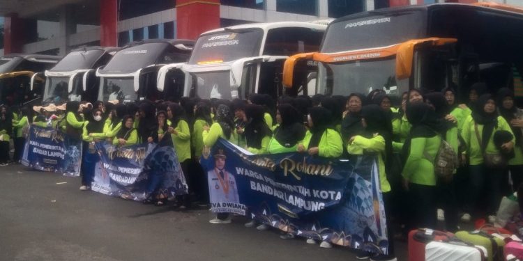 Wali Kota Lepas Keberangkatan Ratusan Peserta Wisata Rohani