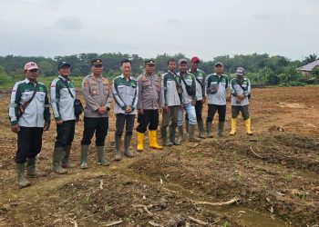 Gerak Cepat Kapolsek Rambutan Tinjau Lahan Penanaman Jagung, Dalam Membantu Ketahan Pangan