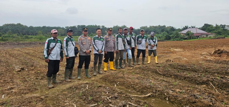 Gerak Cepat Kapolsek Rambutan Tinjau Lahan Penanaman Jagung, Dalam Membantu Ketahan Pangan