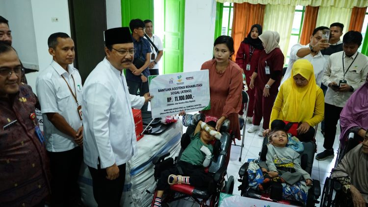 Menteri Sosial Tinjau Layanan Atensi Sentra Budi Perkasa di Palembang,  Cek Pelayanan Klinik Sentra hingga Salurkan Bantuan Atensi, Pesan Gusmen : Jaga  Layanan, Jaga Kebersihan dan Terus Berbuat Baik