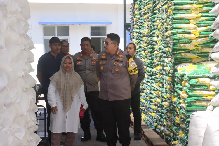 Kapolres Lampung Selatan Pastikan Ketersediaan Sembako Jelang Ramadan di Gudang Bulog Aman