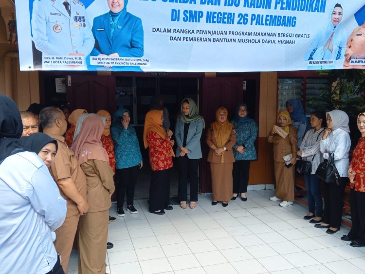 SMPN 26 Palembang, Terima Bantuan Untuk Renovasi Mushola Darul Hikmah Dari
