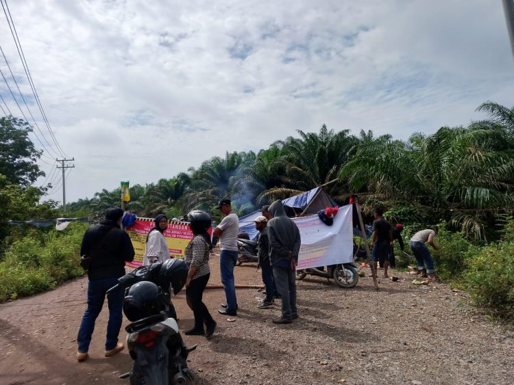 “Premanisme Mengganggu Kegiatan Pabrik Dengan Menutup Jalan, Kerugian Mencapai Milyaran, Ribuan Karyawan Terancam PHK”