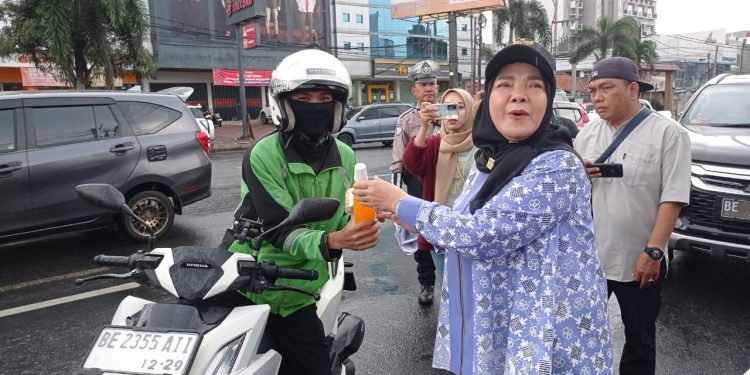 Wali Kota, Dandim, dan Kapolresta Bandar Lampung Kompak Bagi-bagi Takjil