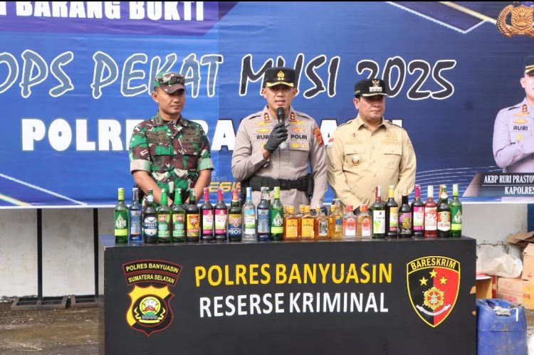 Polres Banyuasin Musnahkan Ribuan Miras dan 23 Dirigen Tuak Menjelang Perayaan Idul Fitri 1446H