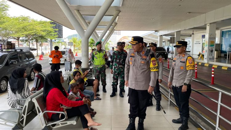 Kapolres Lampung Selatan Lakukan Pengecekan 16 Pos Pengamanan dan Pos Pelayanan dalam Rangka Ops Ketupat Krakatau 2025