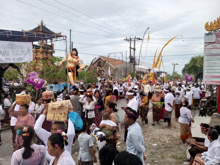 Umat Hindu di Desa Bali Agung Palas Laksanakan Tawur Agung Kesanga