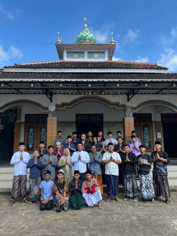 Keluarga Besar Remaja Masjid Baitul Hamid Dusun Gilis, Desa Macanan, Loceret, Nganjuk Mengucapkan Selamat Hari Raya Idul Fitri 1446 H