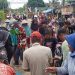 Warga Masyarakat Gelar Aksi Menangkap Ikan Lele di jalan Poros Bumi Daya Pulau Jaya Palas