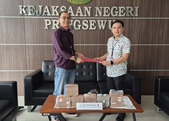 Kejari Pringsewu Berhasil Pulihkan Seluruh Kerugian Keuangan Negara Sebesar Rp. 576.400.000,- Dalam Perkara Korupsi BPHTB Waris