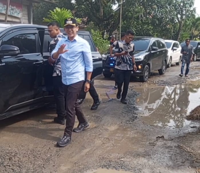 Bupati Lampung Selatan Raditiyo Egi Pratama Cek Jalan Poros Bumi Daya Pulau Jaya