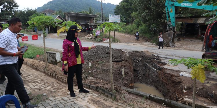 Walikota Bandar Lampung Pantau Pemasangan Box Culvert di Kelurahan Campang Jaya dan Campang Raya