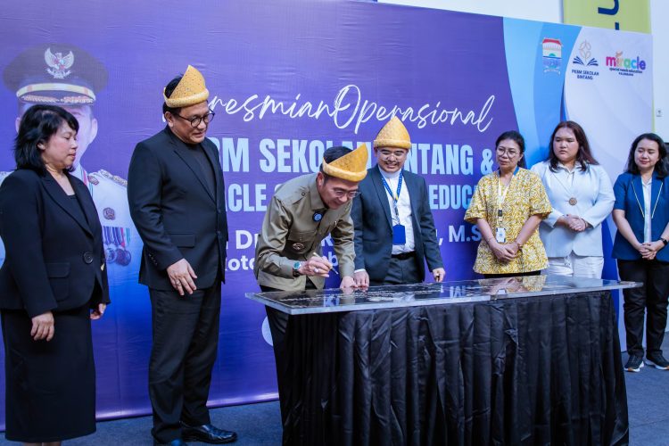 Peresmian Pusat Kegiatan Belajar Masyarakat (PKBM) Sekolah Bintang dan Sekolah Miracle Di Hadiri Wali Kota Palembang